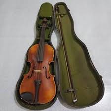 Rebab Tradisional dengan Case
